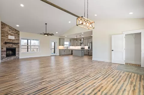 Living - 9345 Fox Hill Rd, Baxter, TN 38544 photo 4 of 7