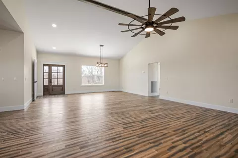 Living - 9345 Fox Hill Rd, Baxter, TN 38544 photo 6 of 7