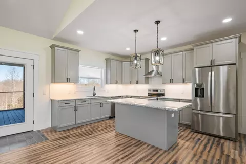 Kitchen - 9345 Fox Hill Rd, Baxter, TN 38544 photo 3 of 6