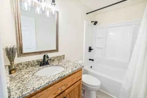 Bath - 10501 Viola Rd, Morrison, TN 37357 photo 1 of 2
