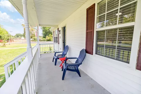 Exterior - 10501 Viola Rd, Morrison, TN 37357 photo 4 of 11