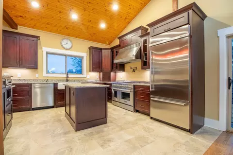 Kitchen - 1224 Hangar Rd, Springfield, TN 37172 photo 1 of 4