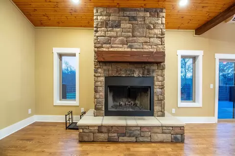 Living - 1224 Hangar Rd, Springfield, TN 37172 photo 6 of 7