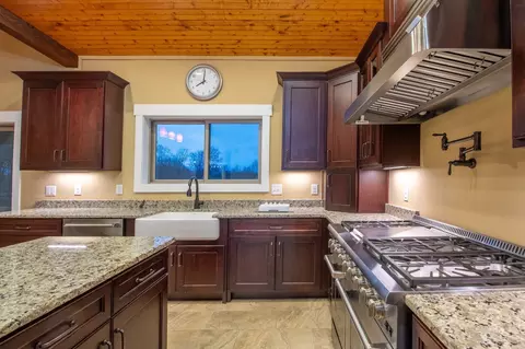 Kitchen - 1224 Hangar Rd, Springfield, TN 37172 photo 4 of 4