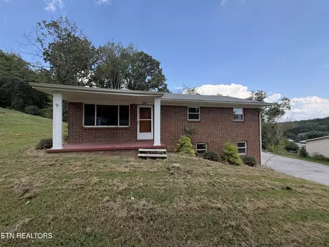 824 Pleasant View Dr, Dandridge, TN 37725