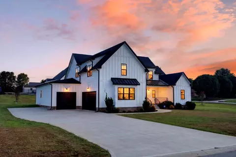 105 Sarah Frances Ct, Clarksville, TN 37043