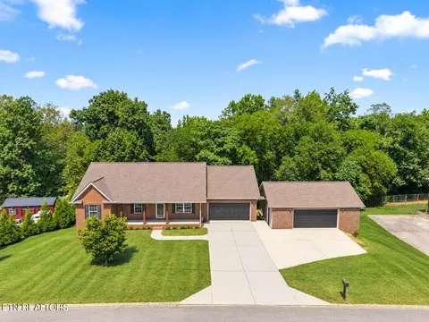 1737 Sharp Dr, Lenoir City, TN 37771