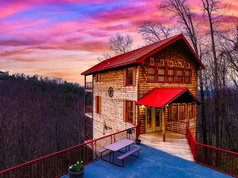 1389 N Baden Dr, Gatlinburg, TN 37738