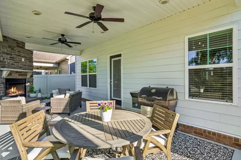 Exterior - 2329 Fig Dr, Murfreesboro, TN 37127 photo 5 of 8