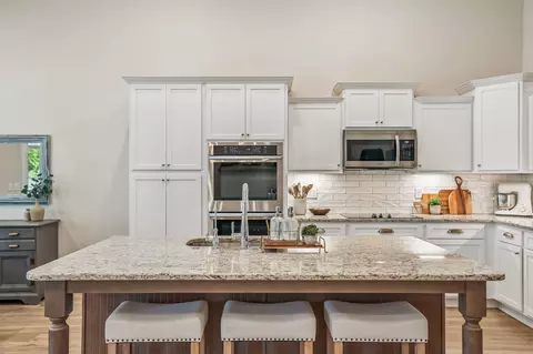 Kitchen - 2329 Fig Dr, Murfreesboro, TN 37127 photo 2 of 3