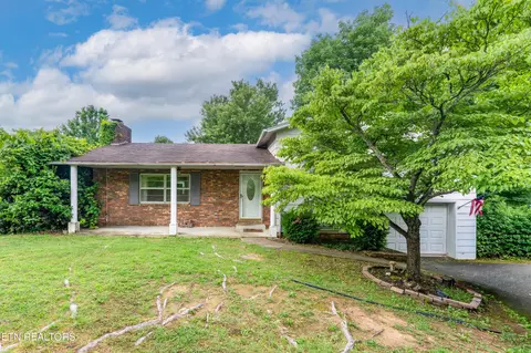 4781 Dogwood Ln, Strawberry Plains, TN 37871