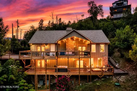 760 Wiley Oakley Dr, Gatlinburg, TN 37738