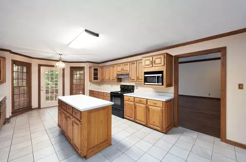 Kitchen - 53 Hampstead Cv, Jackson, TN 38305 photo 2 of 4