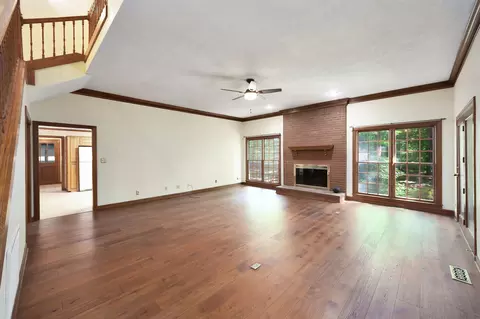 Living - 53 Hampstead Cv, Jackson, TN 38305 photo 2 of 4