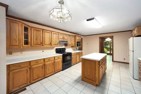 Kitchen - 53 Hampstead Cv, Jackson, TN 38305 photo 3 of 4