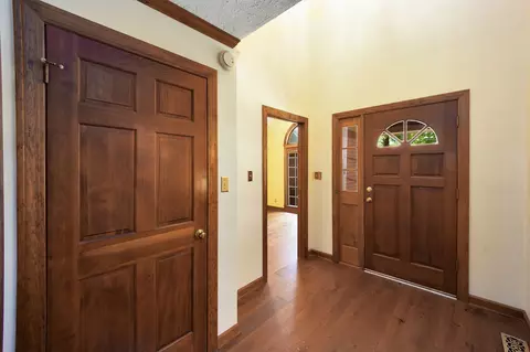 Entry Way - 53 Hampstead Cv, Jackson, TN 38305 photo 1 of 2