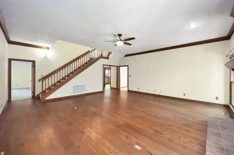 Living - 53 Hampstead Cv, Jackson, TN 38305 photo 3 of 4