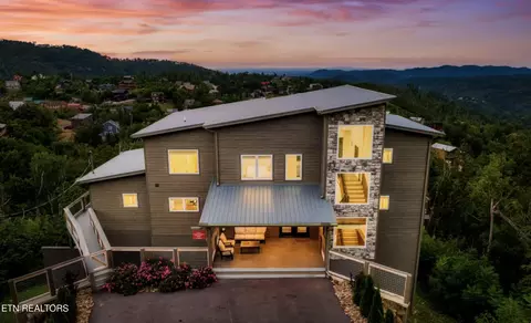 720 Short Ridge Ct, Gatlinburg, TN 37738