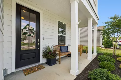 Exterior - 3221 Chatfield Dr, Murfreesboro, TN 37129 photo 5 of 13