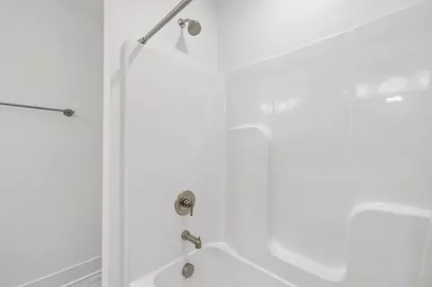 Bath - 3221 Chatfield Dr, Murfreesboro, TN 37129 photo 6 of 6