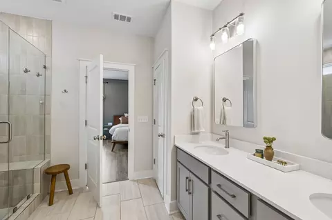 Bath - 3221 Chatfield Dr, Murfreesboro, TN 37129 photo 3 of 6
