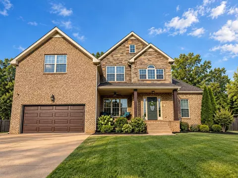 105 Ridgepoint Ct, Clarksville, TN 37040