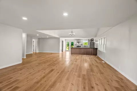 Living - 4919 Pulliam Hardaway Rd, Springfield, TN 37172 photo 5 of 10
