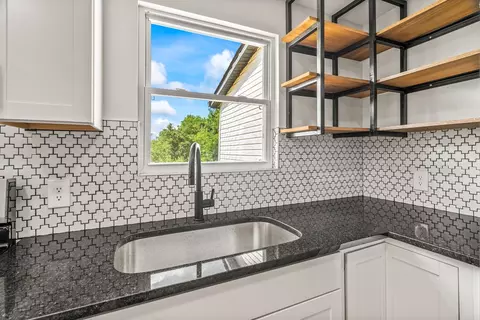 Kitchen - 4919 Pulliam Hardaway Rd, Springfield, TN 37172 photo 8 of 8