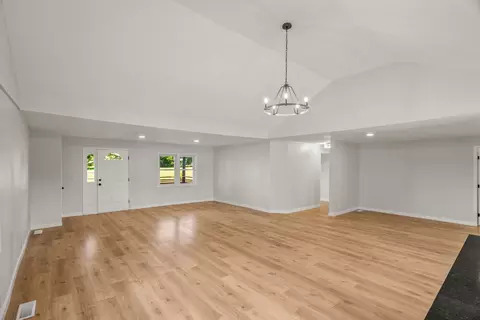 Living - 4919 Pulliam Hardaway Rd, Springfield, TN 37172 photo 6 of 10