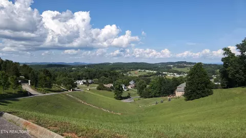 24 Bentwood Dr, Kodak, TN 37764