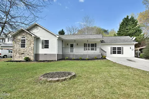 2913 Village Ln, Sevierville, TN 37862