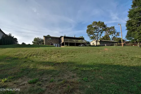 Exterior - 2718 Mayfield Dr, Talbott, TN 37877 photo 2 of 8