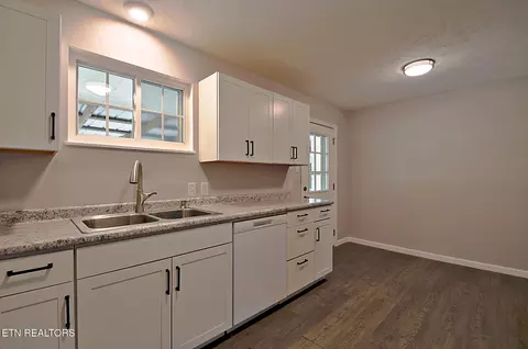 Kitchen - 2718 Mayfield Dr, Talbott, TN 37877 photo 3 of 3