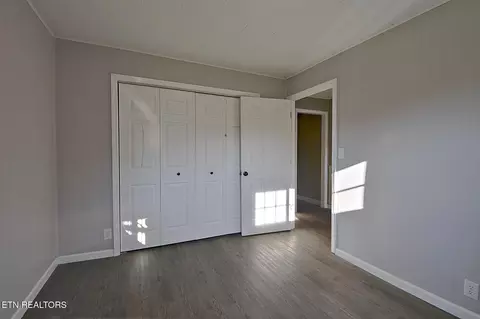 Bedroom - 2718 Mayfield Dr, Talbott, TN 37877 photo 2 of 4