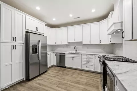 Kitchen - 910 Fine Glen Dr, Sevierville, TN 37862 photo 1 of 5