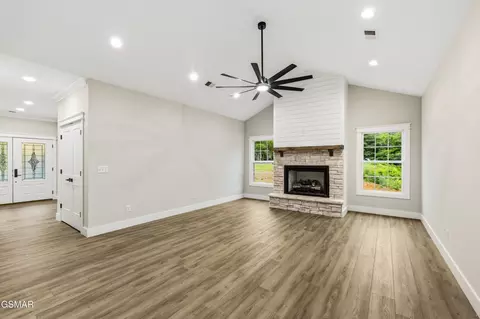 Living - 910 Fine Glen Dr, Sevierville, TN 37862 photo 3 of 3