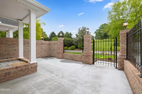 Exterior - 910 Fine Glen Dr, Sevierville, TN 37862 photo 4 of 7