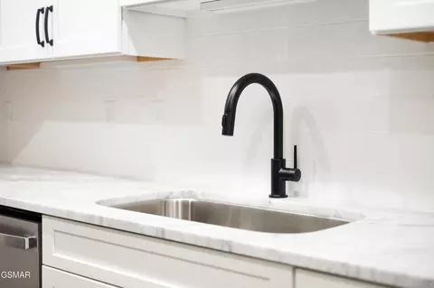 Kitchen - 910 Fine Glen Dr, Sevierville, TN 37862 photo 2 of 5