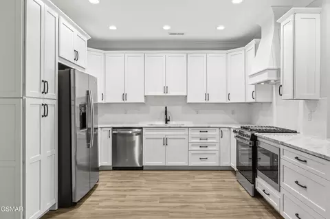 Kitchen - 910 Fine Glen Dr, Sevierville, TN 37862 photo 5 of 5