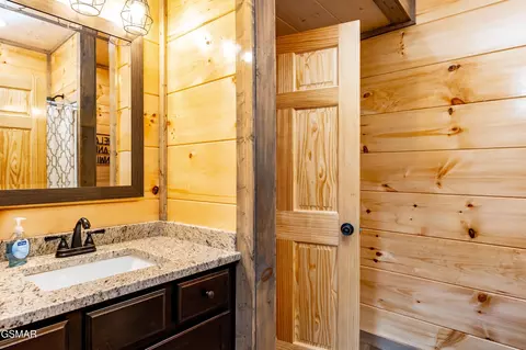 Bath - 2107 Eagle Feather Dr, Sevierville, TN 37862 photo 1 of 3