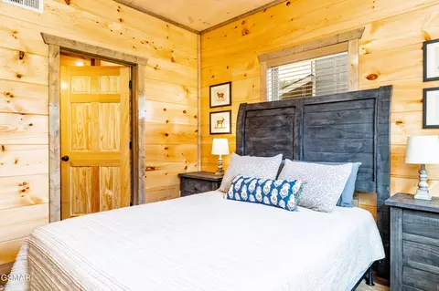 Bedroom - 2107 Eagle Feather Dr, Sevierville, TN 37862 photo 2 of 9