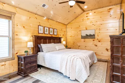 Bedroom - 2107 Eagle Feather Dr, Sevierville, TN 37862 photo 4 of 9