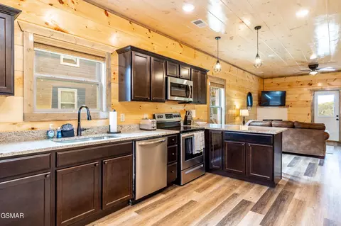 Kitchen - 2107 Eagle Feather Dr, Sevierville, TN 37862 photo 2 of 6