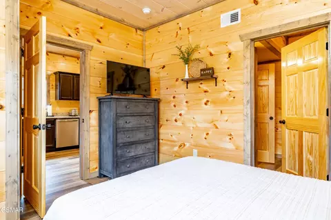 Bedroom - 2107 Eagle Feather Dr, Sevierville, TN 37862 photo 3 of 9