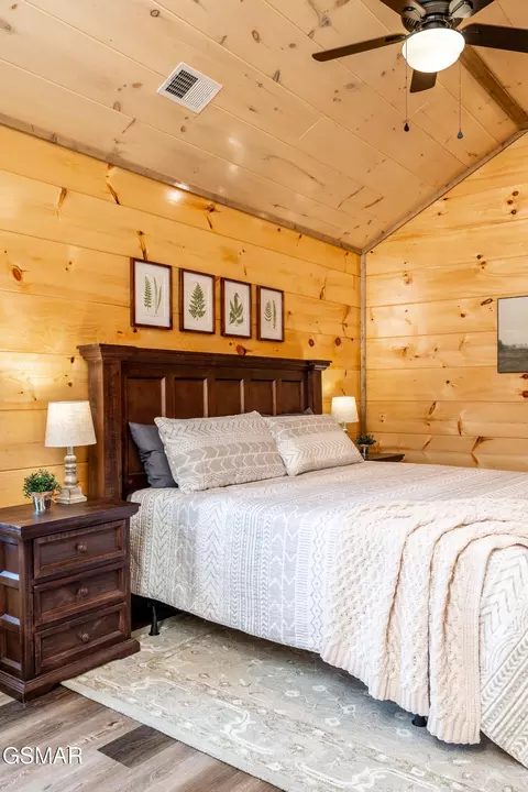 Bedroom - 2107 Eagle Feather Dr, Sevierville, TN 37862 photo 7 of 9