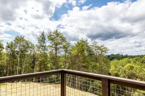 Exterior - 2107 Eagle Feather Dr, Sevierville, TN 37862 photo 4 of 8
