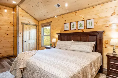 Bedroom - 2107 Eagle Feather Dr, Sevierville, TN 37862 photo 5 of 9
