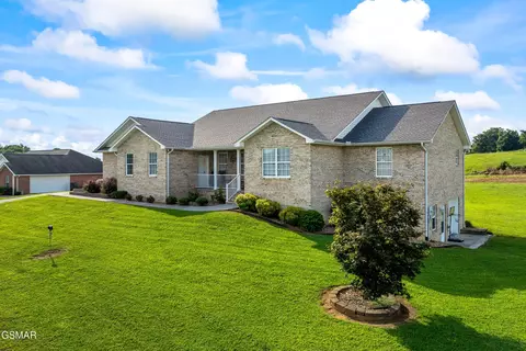 1429 Alum Cave Cv, Sevierville, TN 37862
