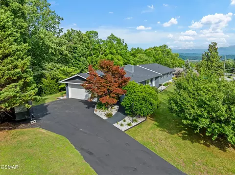 1103 Mayors Dr, Sevierville, TN 37862