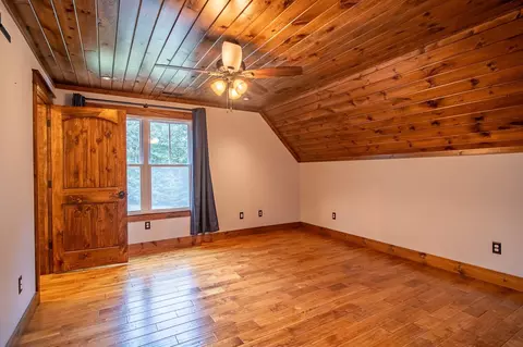 Bedroom - 700 Old Johnson Lake Rd, Loretto, TN 38469 photo 4 of 6